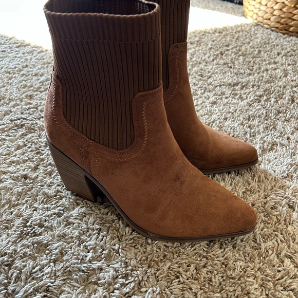 Universal Thread Chestnut Ankle Booties - Picture 3 of 5